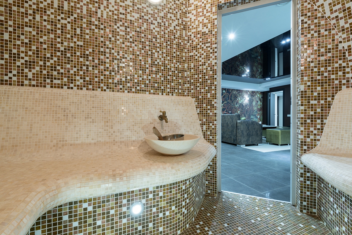 Houzer spa